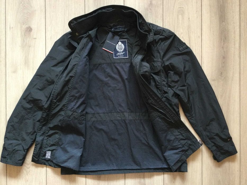 НОВО оригинално черно пролетно - есенно яке TOMMY HILFIGER размер L