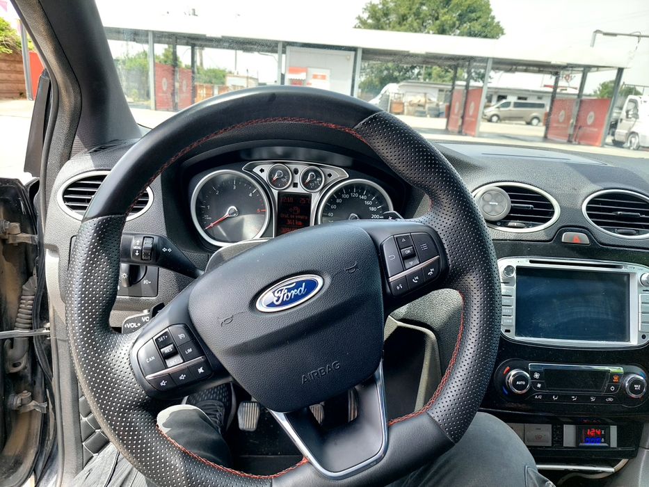 Vând Ford focus 2