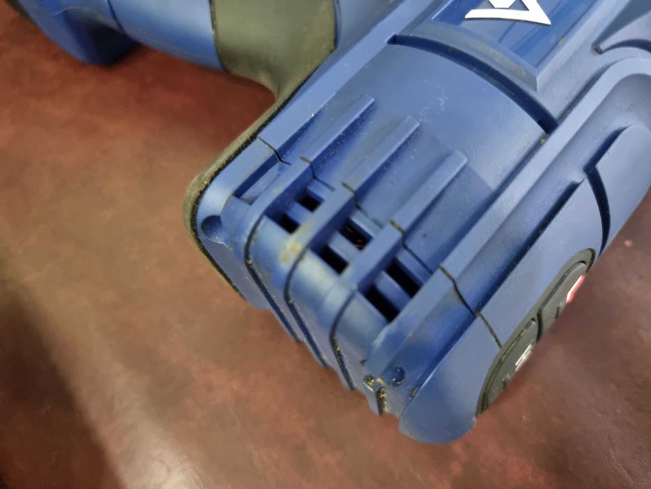 Акумулаторен ударен безчетков гайковерт