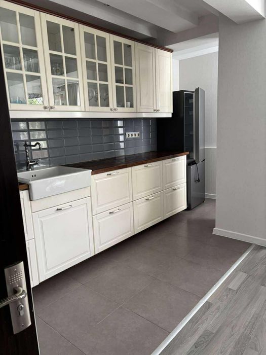 Дава се под наем Тристаен апартамент в Варна, Окръжна болница - 90 кв.м за 800 € - Снимка #3