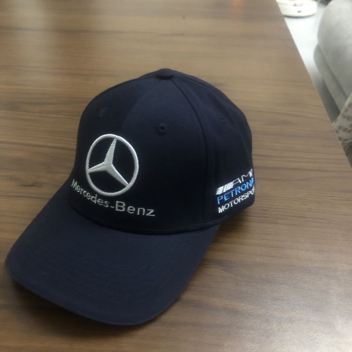 Брендовая кепка от MERSEDES BENZ