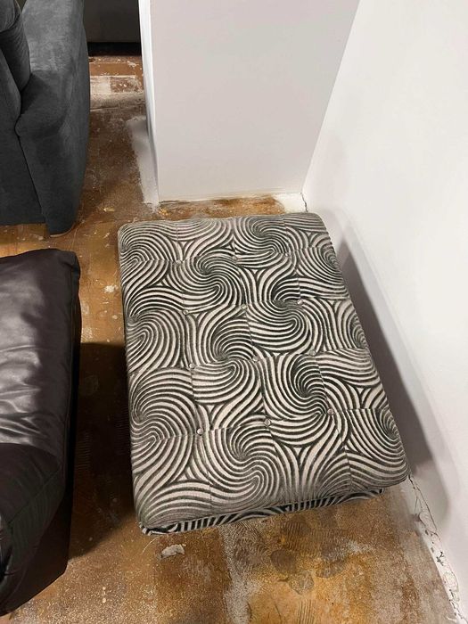 Двуцветна сива табуретка от плат