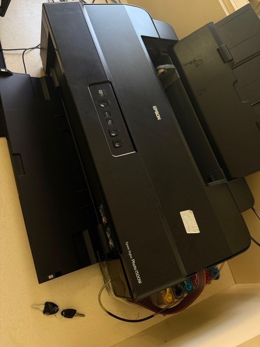 Цветной принтер epson 1500w (a3+). В отличном состоянии!