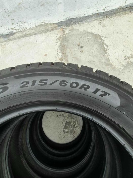 215/60R17 Maxxis