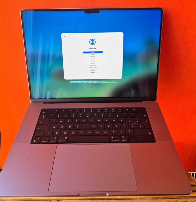 MacBook Pro 16" M2 PRO 12-core CPU, 19-core GPU, 16GB RAM, 512GB SSD (ползван 2 месеца)