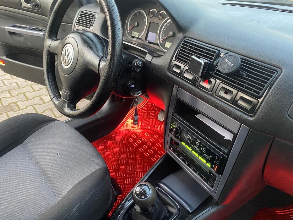 Volkswagen golf  1.6  2003 PACIFIC