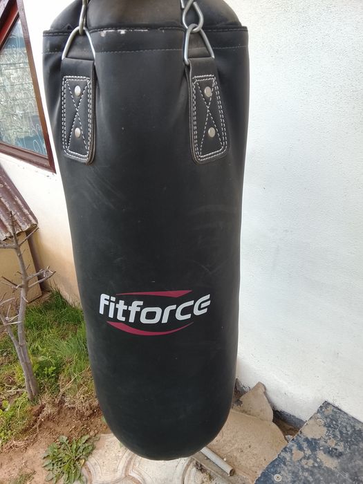 Vând sac de box cu mănuși mărimea 10