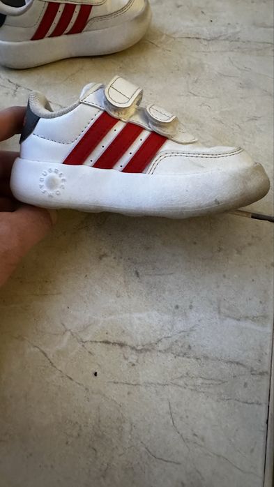 Adidasi Adidas marimea 23