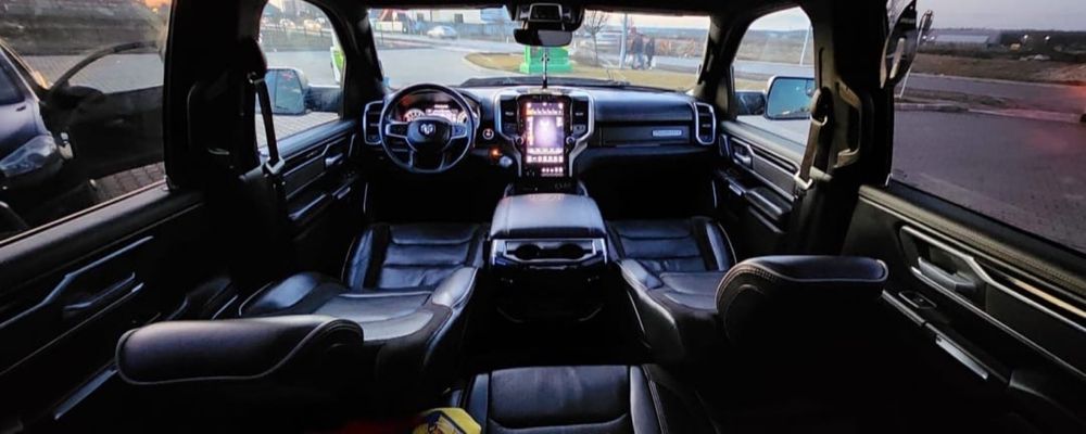 Dodge RAM Autoutilitară 1500 Laramie V8 HEMI 4x4