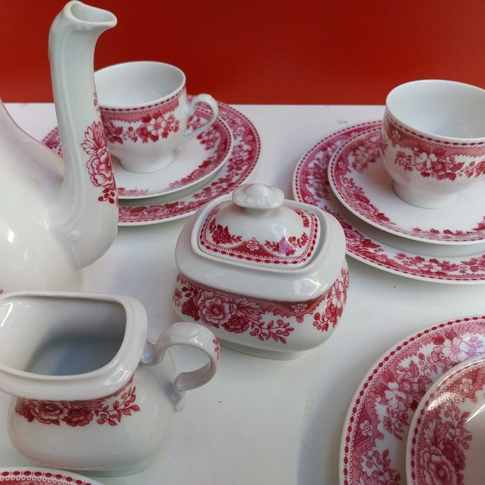 НАЙ ДОБРАТА ОФЕРТА Порцеланов Сервиз за кафе / Чай Royal Derby