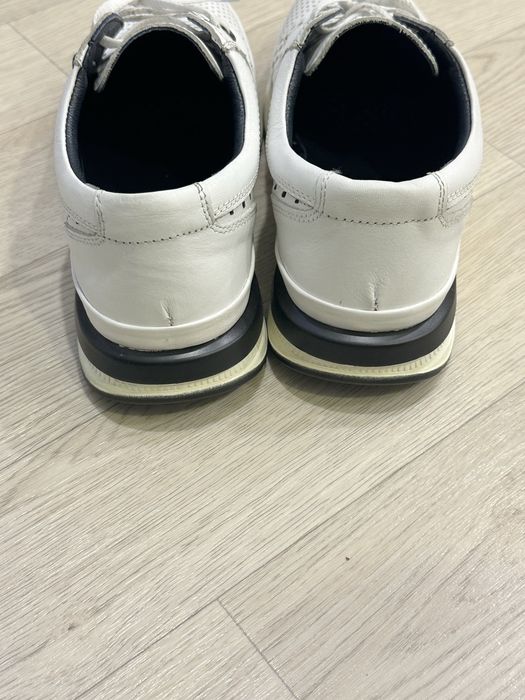 продам кроссовки  осенне-весенние