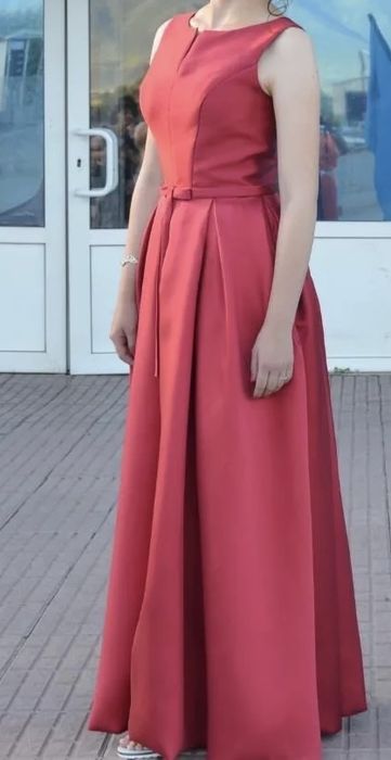 Продам платья почти новые