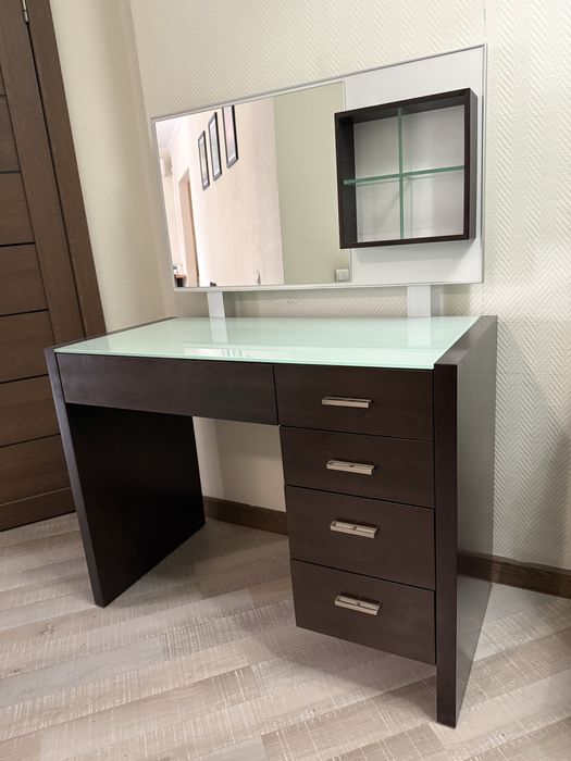 Туалетный столик red apple