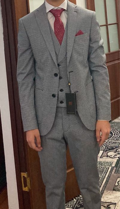 Продам стильный костюм