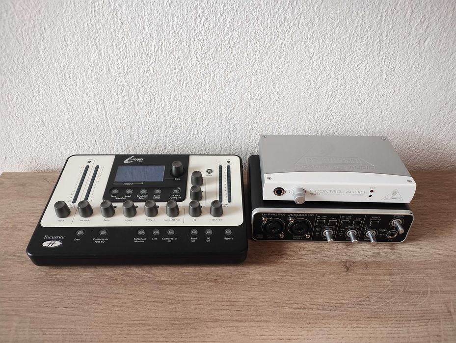 Focusrite Liquid Mix и Behringer FCA202 UMC202HD