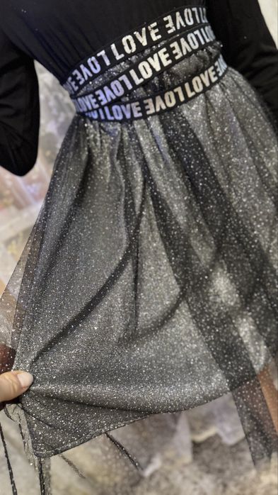 Продам нарядное платье на девочку 9-11 лет