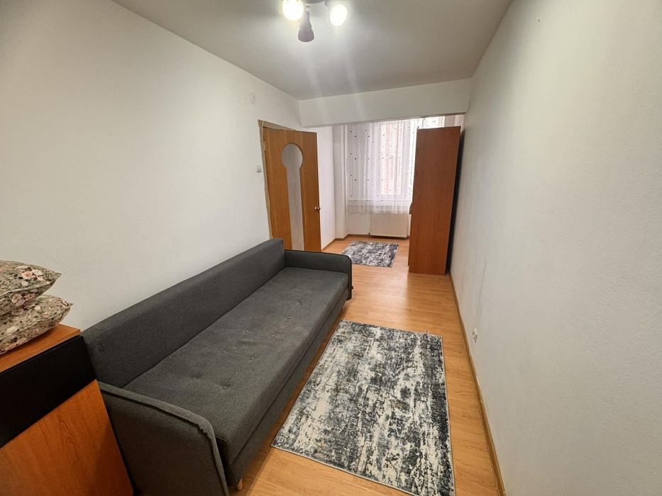 De Inchiriat apartament cu 3 camere