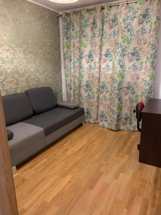 Închiriez apartament cu 3 camere