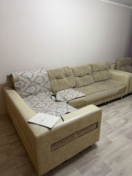 Диван с креслом