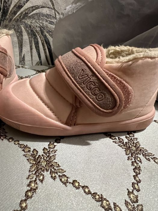 Продам демисезонные детские ботинки