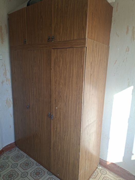 Продам два шкафа и сервант/Екі шкаф пен сервант сатылады