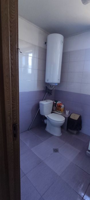 Продава етаж от къща с двор