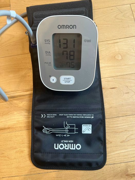 Апарат за измерване на кръвното налягане Omron HEM-7144T2 & Omron HEM-RML31 Универсален размер маншет за апарат за кръвно налягане 22 - 42 см