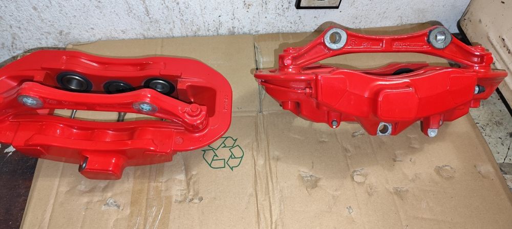 6 бутални спирачни апарати AMG