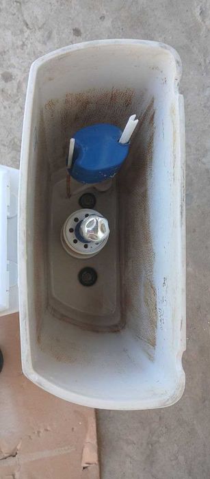 Унитаз сотилади. Вактинчалик ишлатишга.