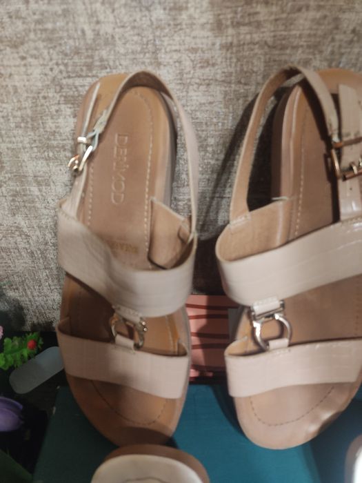 Продам женскую обувь