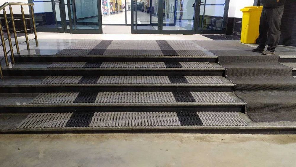 Антискользящее покрытие для лестниц, ступеней