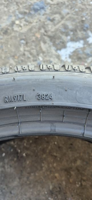 2 anvelope iarna Pirelli 255/40/21.Pretul este pe bucata.