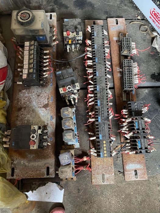 Продавам контактори