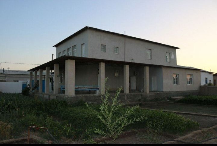 2-qavatli uy sotiladi
