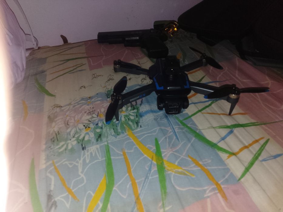 Продам дрон новый