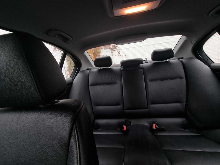 BMW Seria 3 E90 320i