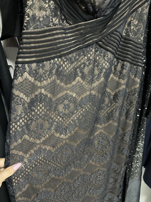 Платья вечерние