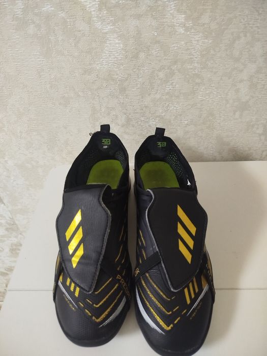 Продаю  сороконожки adidas predator размер 38