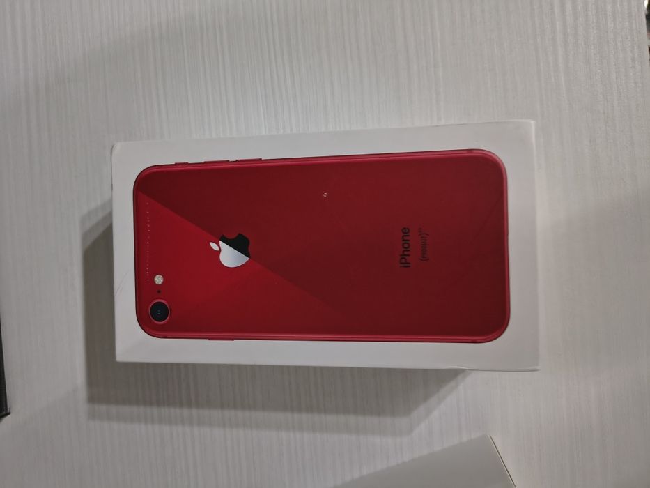 2 iPhone 8 funcționale , 1 iPhone 7 pentru piese ,