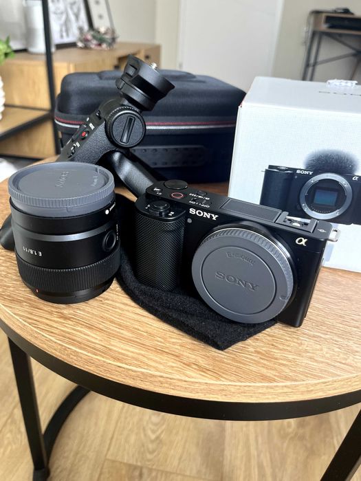 **ПРОДАВАМ ПЪЛЕН VLOG / CONTENT CREATOR КОМПЛЕКТ – SONY ZV-E10 + ОБЕКТИВ + ТРИПОД + АКСЕСОАРИ**