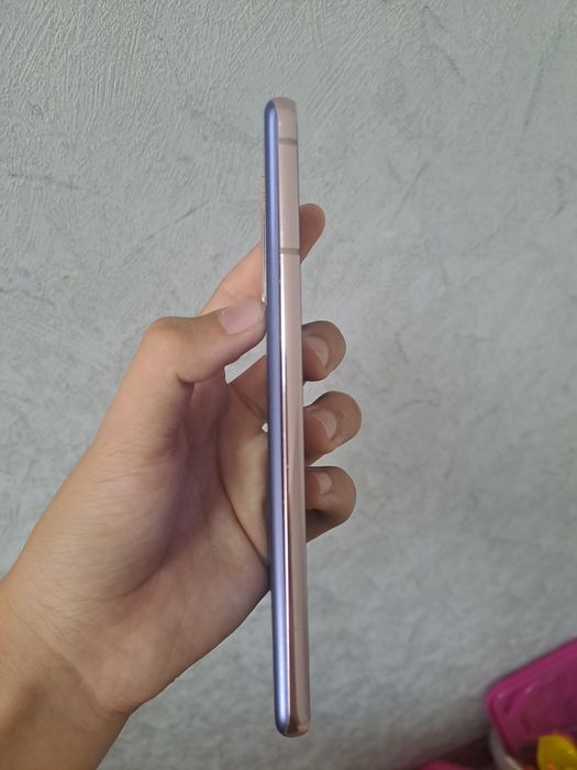 Продается Samsung S21, в очень хорошем состояний