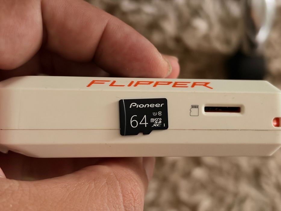 Flipper Zero – максимално възможният комплект: 5 платки (AIO 3-в-1, E07 100mW, ESP32 Wi-Fi, nRF24, CC1101) + Yagi, 150+ NFC, Momentum