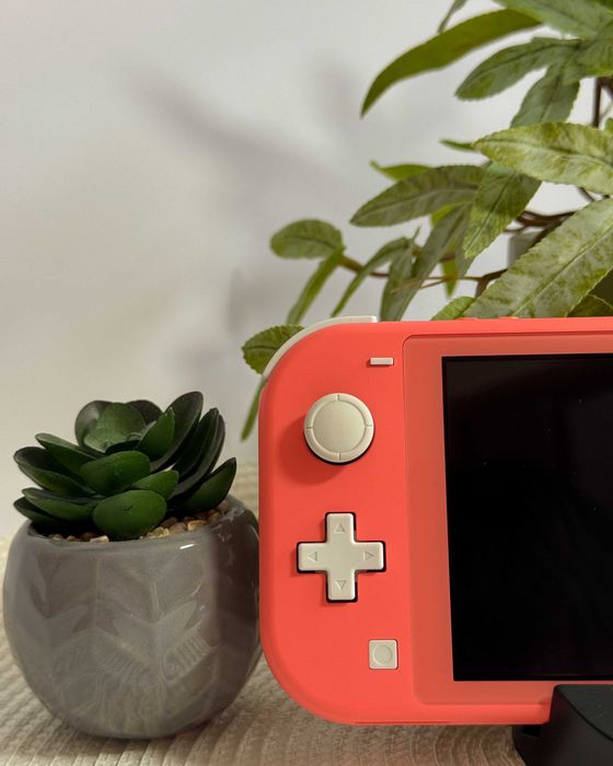 Nintendo Switch Lite Coral + 256GB SD карта! КАТО НОВ!