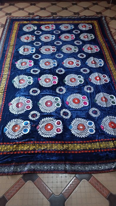 Попур мошинасида тиклган Сузани