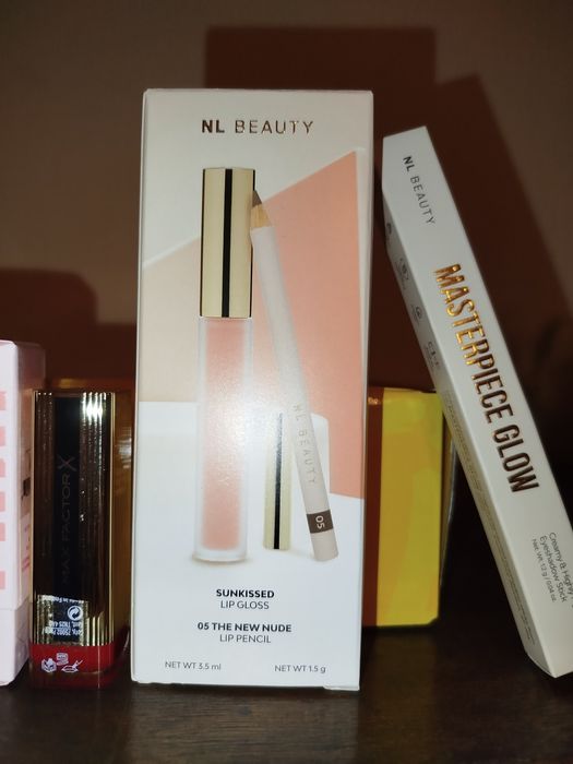 Кутия с козметика , червила