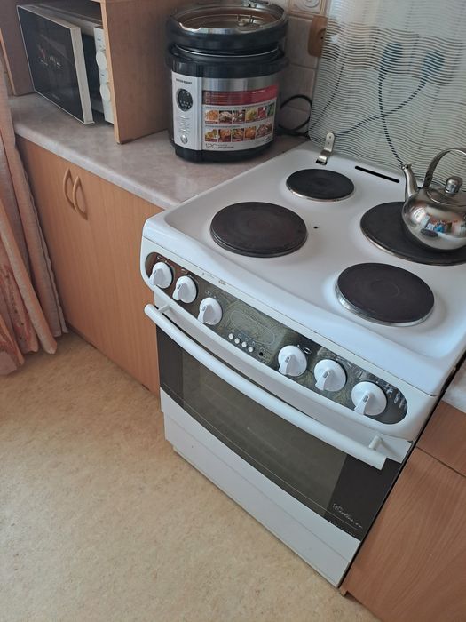 Продам электро плиту.