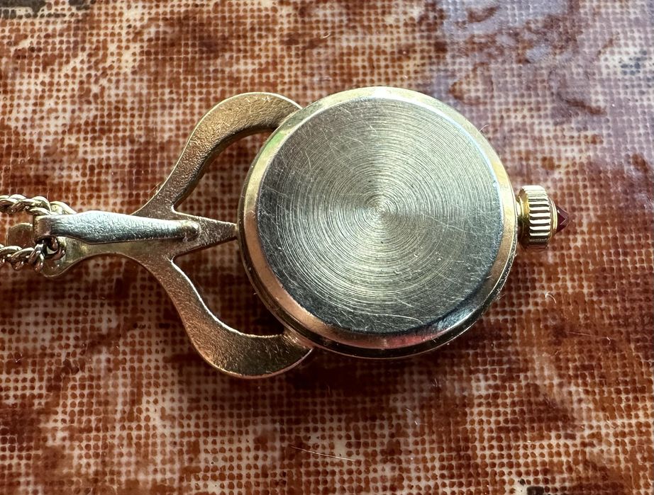 Винтидж дамски механичен часовник колие с рубин – мини часовник