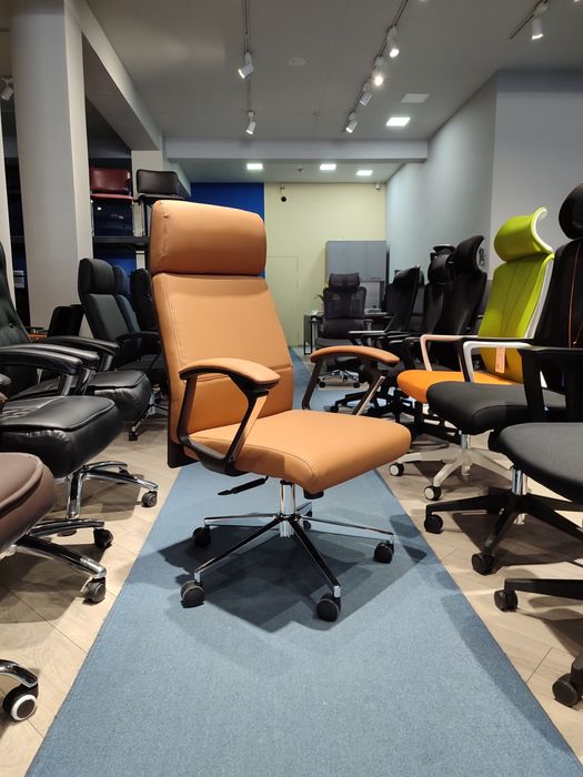 Офисное кресло для руководителя модель Elegant