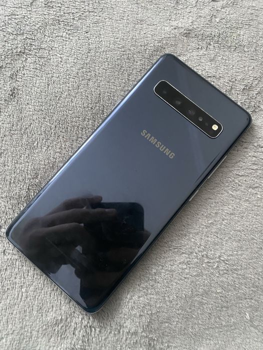 СОРЧНО продам самсунг с10 плюс памят 8/256