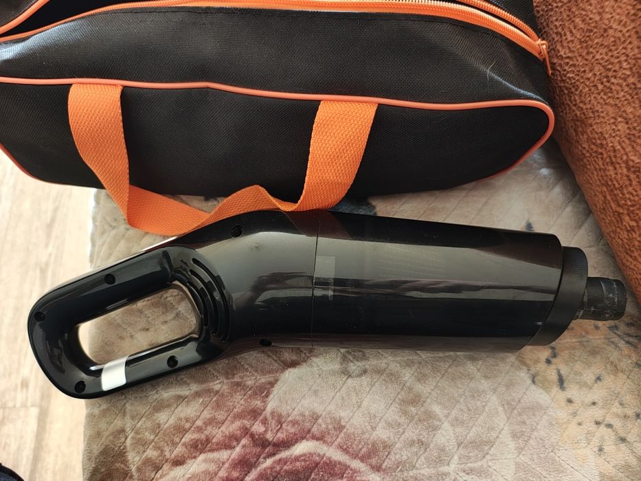 Автомобильный пылесос